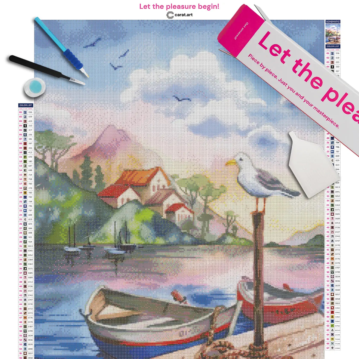 Diamond Painting Set mit idyllischem Bergsee, Bootssteg, Booten, Möwe und Berglandschaft mit kleinen Häuschen inklusive Leinwand, cearat.com Karton und hochwertigem Zubehör